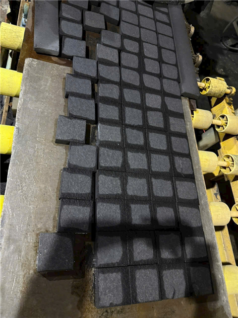 Đá Bazan Xám Đen Băm Mặt 200x200x30